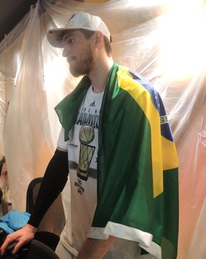 Tiago Splitter campeão NBA (Foto: David Abramvezt)