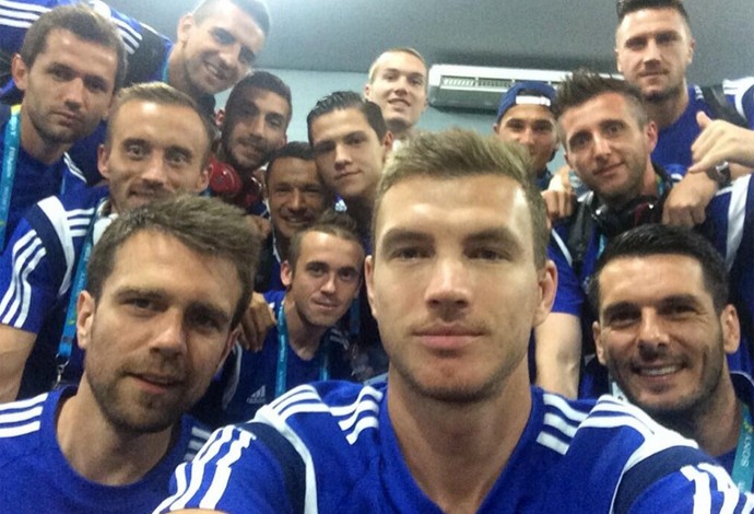 Dzeko Selfie Bósnia  (Foto: Reprodução / Twitter)