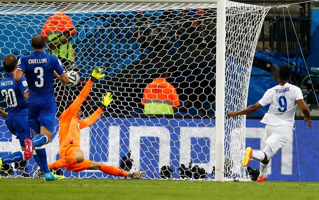 Sturridge gol Inglaterra x Itália (Foto: Reuters)