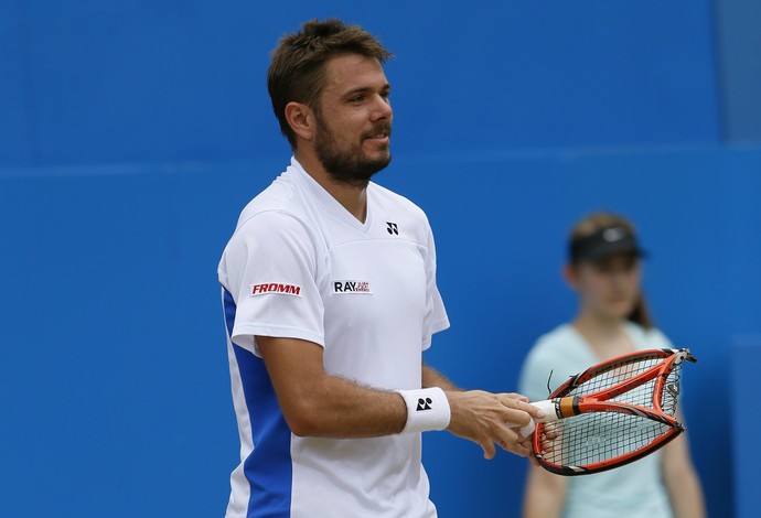 stanislas wawrinka quebra raquete contra dimitrov em queen's (Foto: Reuters)