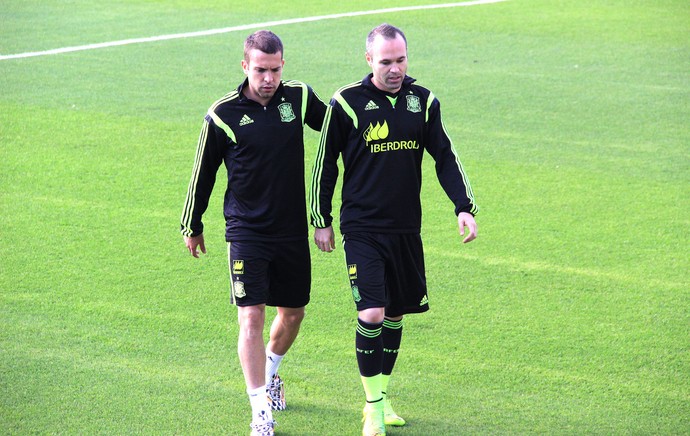 Alba e Iniesta Treino Espanha (Foto: Alexandre Alliatti)