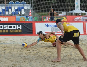 Bruno Schmidt e Alison são eliminados do Grand Slam de Moscou de vôlei de praia  (Foto: Divulgação/FIVB)