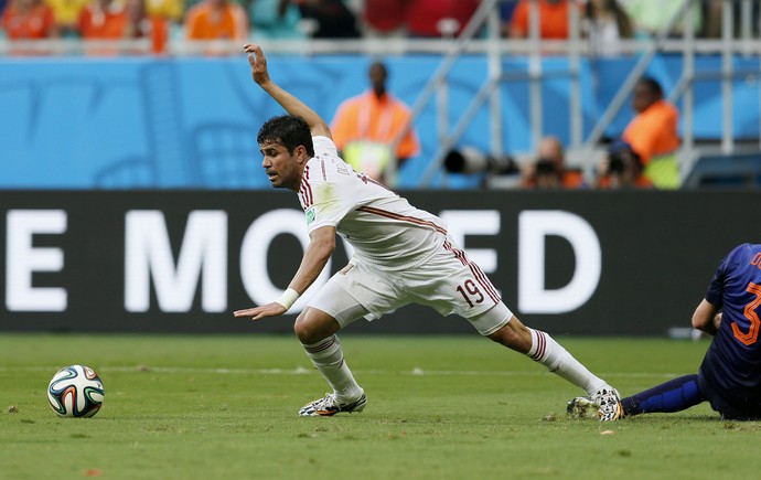 Diego Costa pênalti Espanha (Foto: EFE)