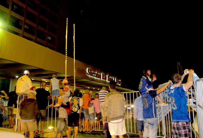 torcida no hotel da Argentina (Foto: Hector Werlang)