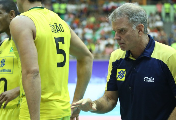 bernardinho - irã x brasil - liga mundial de volei (Foto: FIVB)