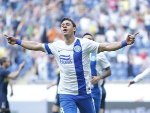 Giuliano comemora gol pelo Dnipro (Foto: Divulgação/Site Oficial do Dnipro)