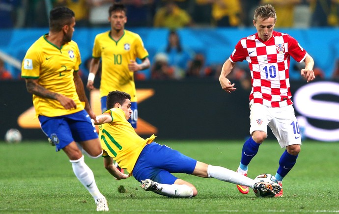 Oscar e Modric Arena Corinthians Brasil e Croácia (Foto: Getty Images)