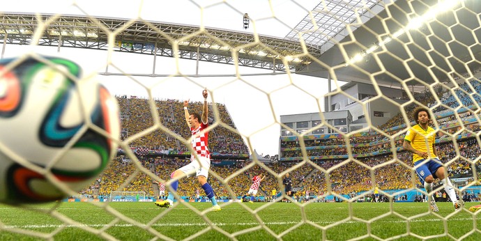 Marcelo faz gol contra jogo Brasil x Croácia Copa do Mundo (Foto: AFP)