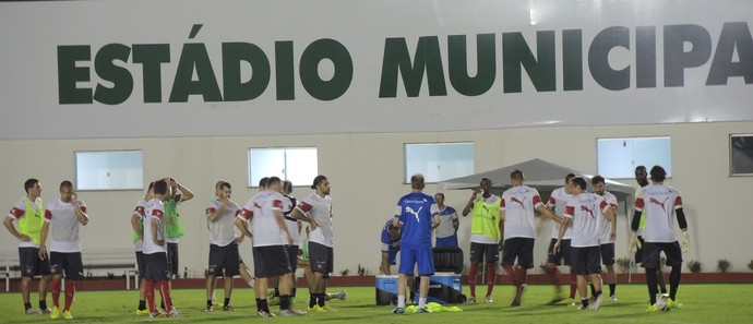 treino suiça ottmar hitzfeld (Foto: Thiago Quintella)