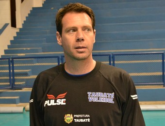 Técnico César Douglas Vôlei Taubaté (Foto: Filipe Rodrigues)