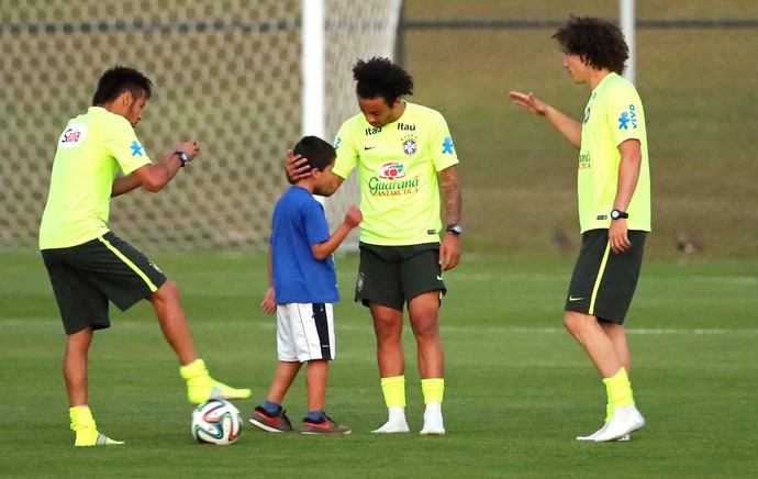 Crianças Treino Brasil Granja  (Foto: Heuler Andrey / Mowa Press)