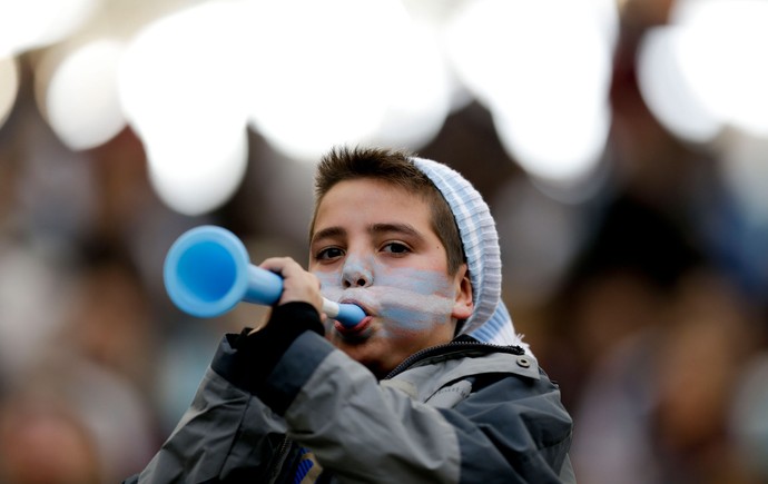 Torcedor criança argentina (Foto: AP)