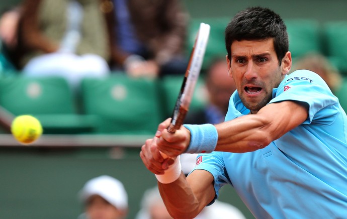 Novak Djokovic tênsi em Roland Garros (Foto: AP)