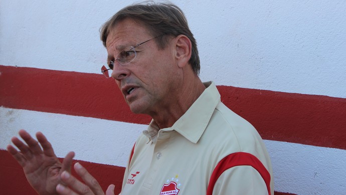 Waldemar Lemos - técnico Vila Nova (Foto: Fernando Vasconcelos / Globoesporte.com)