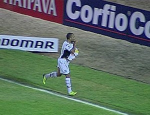 Bill comemora gol do Ceara contra o Vila Nova (Foto: Reprodução)
