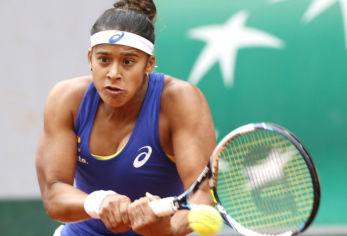 Teliana Pereira tênis em Roland Garros (Foto: EFE)