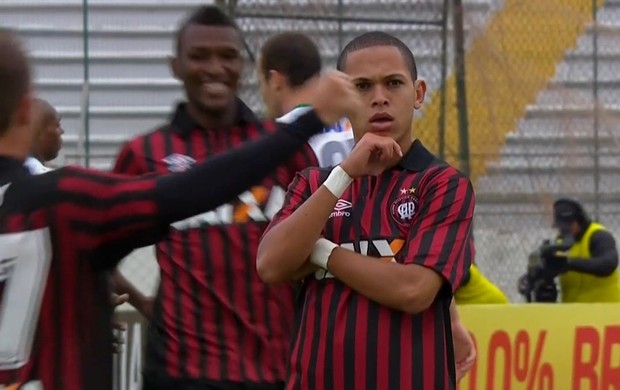 Marcos Guilherme, meia do Atlético-PR (Foto: Reprodução/Premiere FC)