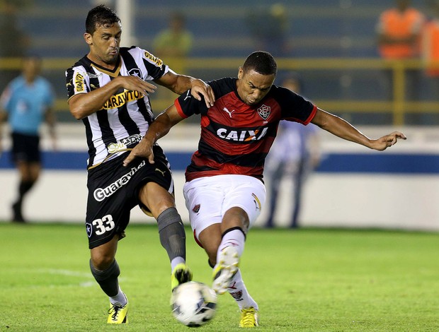 Edilson botafogo e vitória (Foto: Rui Porto Filho / Agência Estado)