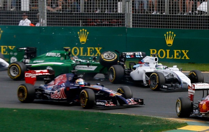 Kamui Kobayashi caterham felipe massa williams largada gp da austrália (Foto: Agência Reuters)