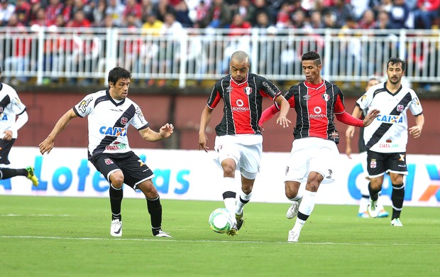 Washington e Fabricio Joinville e Vasco (Foto: Geraldo Bubniak / Agência estado)