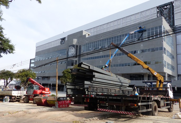 Arena da Baixada recebe últimos retoques a 23 dias da Copa  (Foto: Ana Helena Goebel)