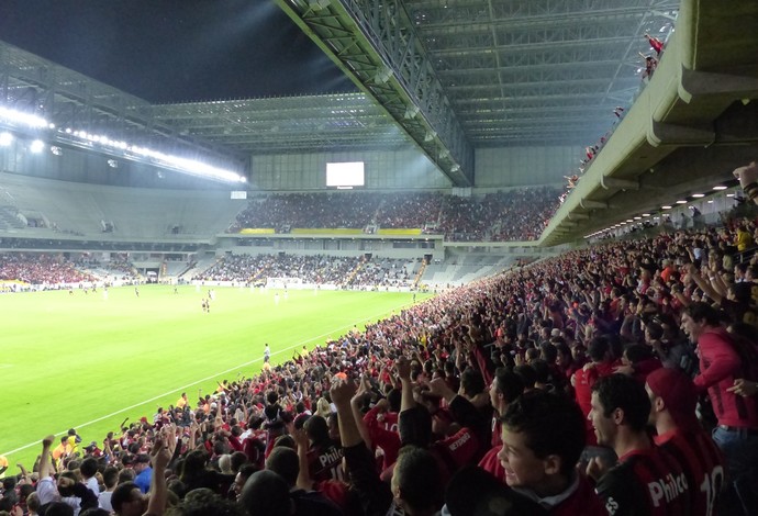 público arena da baixada atlético-pr corinthians jogo-teste (Foto: Monique Silva)