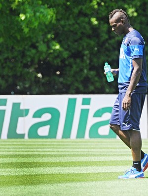 Balotelli italia treino (Foto: EFE)