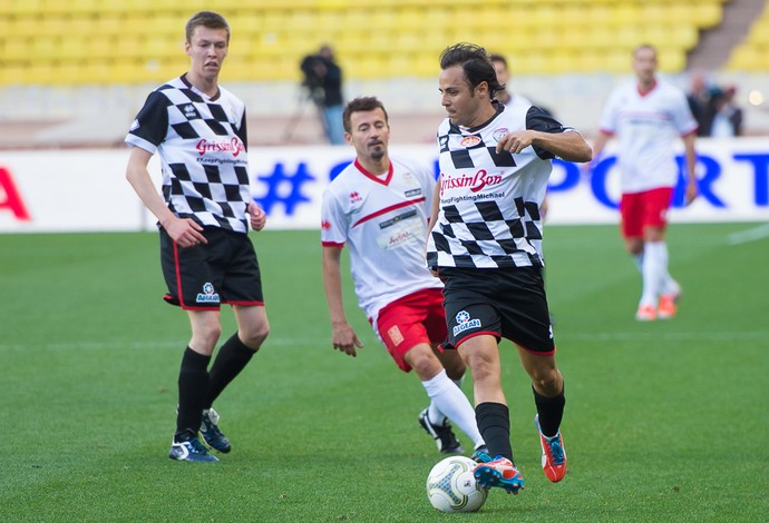 Felipe Massa, da Williams, e  Daniil Kvyat, da STR, em lance do jogo das estrelas de Mônaco (Foto: Divulgação  )