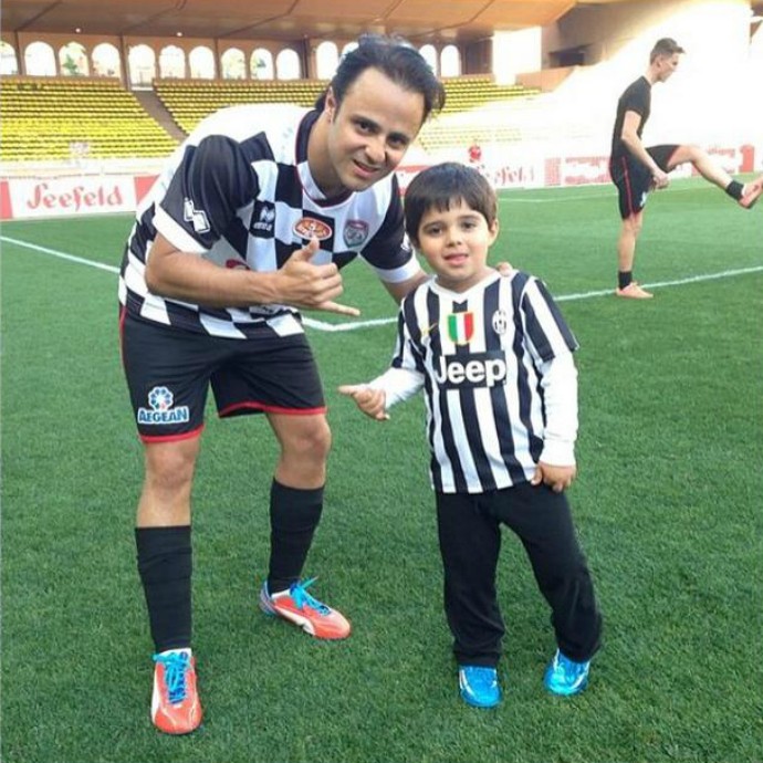 Felipe Massa leva o filho Felipinho, de 4 anos, ao jogo do Nazionale Piloti em Mônaco (Foto: Reprodução / Twitter)