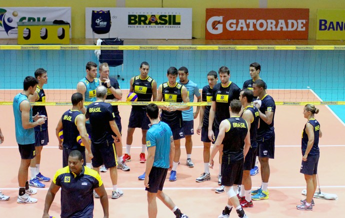 treino seleção de vôlei em Saquarema (Foto: Alexandre Arruda / CBV)