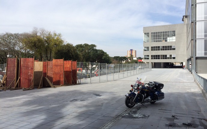 Esplanada de acesso aos torcedores já foi finalizada (Foto: Ana Helena Goebel)