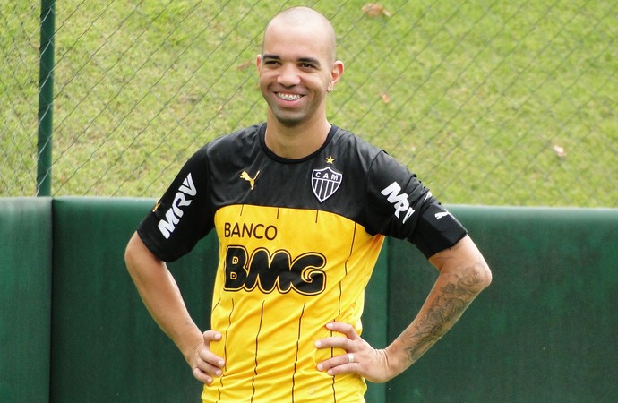 Tardelli sorri no Atlético-MG (Foto: Leonardo Simonini)