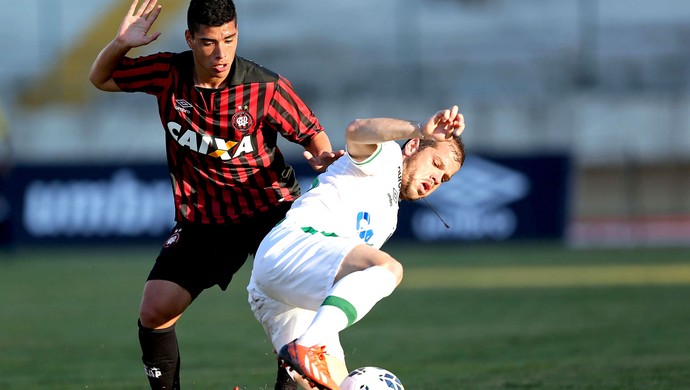 Lucas Olaza jogo Atlético-PR x Chapecoense (Foto: Getty Images)