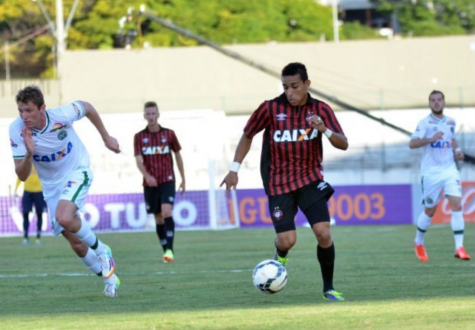 Natanael, no jogo entre Atlético-PR e Chapecoense (Foto: Divulgação/ Site oficial Atlético-PR)