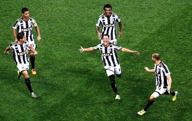 Giovanni Augusto comemoração Corinthians x Figueirense (Foto: Ale Vianna / Agência Estado)