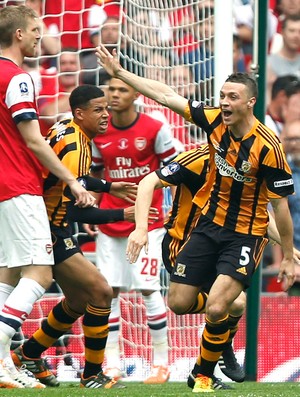 James Chester Comemora gol do Hull city contra o Arsenal (Foto: Agência AP )