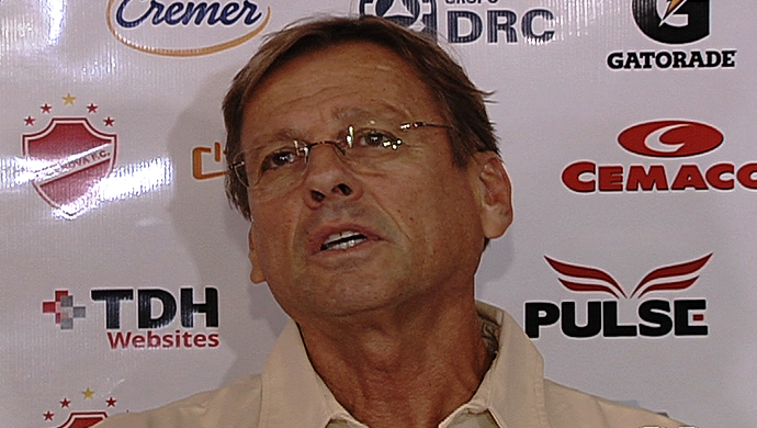 Waldemar Lemos, técnico do Vila Nova (Foto: Reprodução/TV Anhanguera)