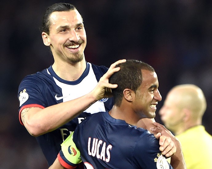 Ibrahimovic e Lavezzi comemoração PSG contra o Montpellier (Foto: AFP)