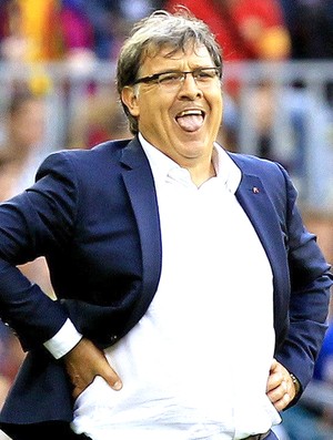 Tata Martino no jogo Barcelona e Atletico de Madrid (Foto: EFE)