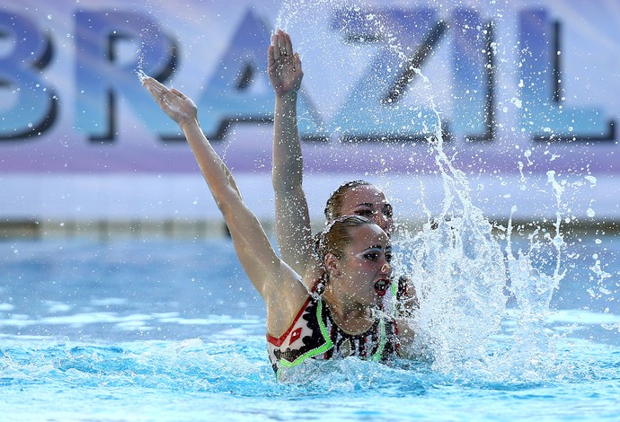 Lolita Ananasova e Anna Voloshyna nado sincronizado (Foto: Satiro Sodre/SS Press)