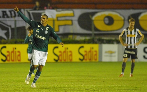 Ramon gol Goiás (Foto: Bruno Turano / Ag. Estado)