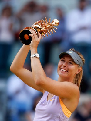 Sharapova x halep tenis masters madri taça campeã (Foto: Reuters)