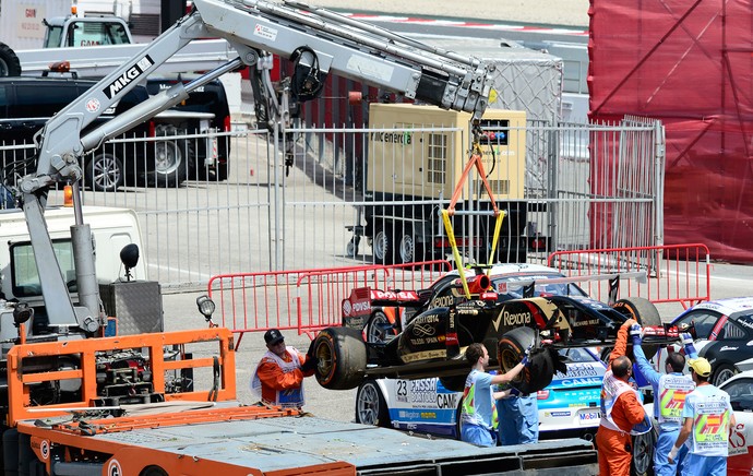 F-1 - Treino GP Espanha - Maldonado rebocado (Foto: AFP)