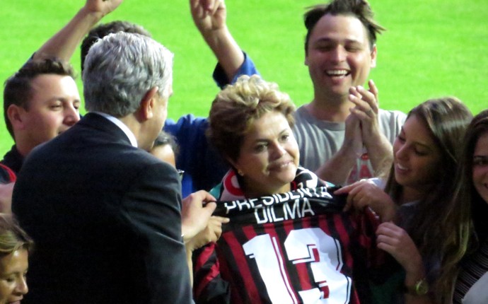 dilma arena da baixada (Foto: Fernando Freire)