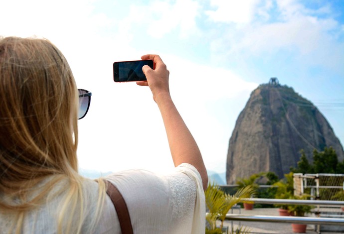 Surfista Laura Enever Pão de Açucar (Foto: Sebastian Rojas / Billabong)