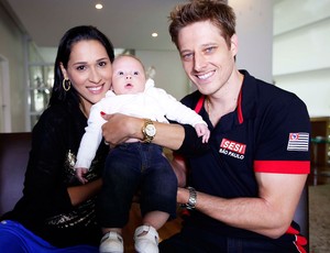 Jaqueline e Murilo com o filho Arthur (Foto: Marcos Ribolli)