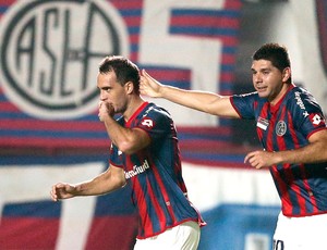 Gentiletti comemora gol do San Lorenzo contra o Cruzeiro (Foto: Agência AP )