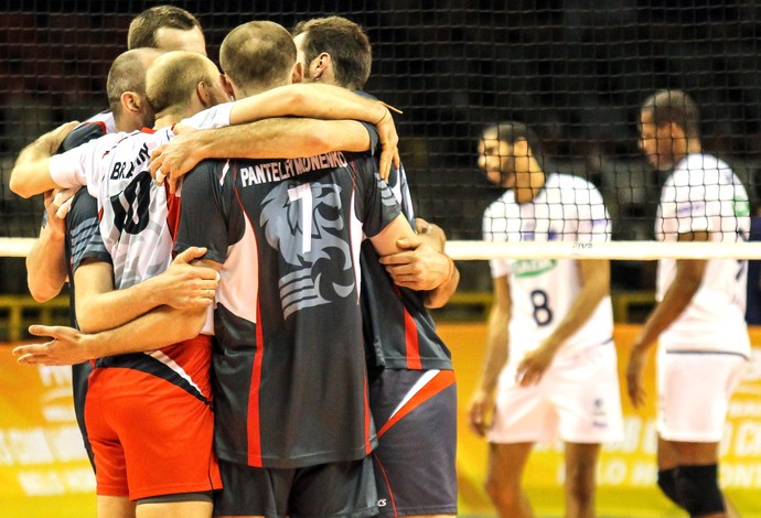 Vôlei Belogorie Belgorod contra o Cruzeiro (Foto: Dudu Macedo / Agência estado)