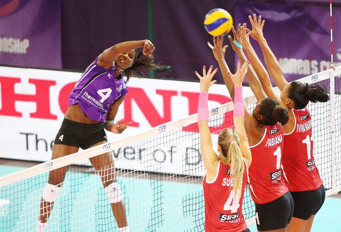 Bloqueio do Sesi contra o Volero Zurich (Foto: Divulgação/FIVB)