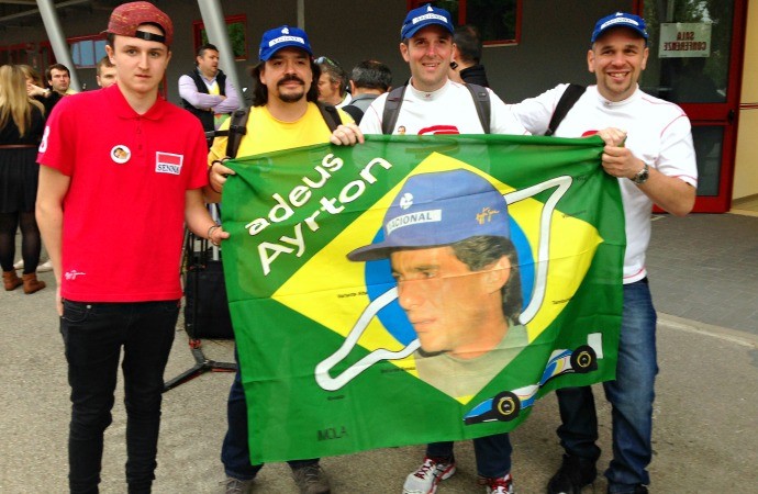 Fãs de Senna em Imola (Foto: Rafael Lopes/Voando Baixo)